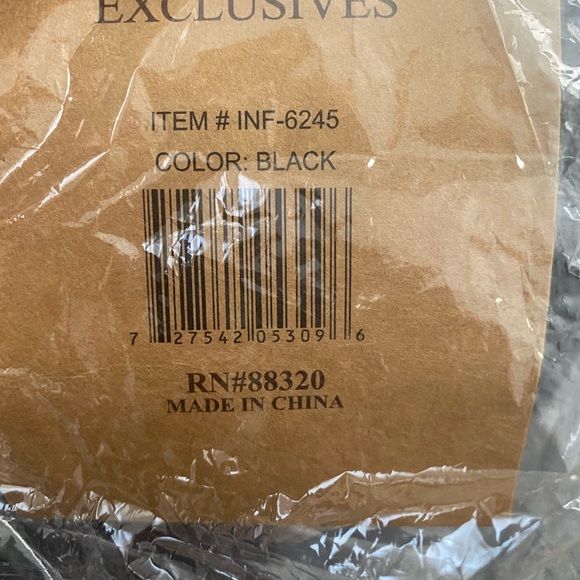 C.C Exclusives infinity scarf, and smart tip gloves set - Picture 9 of 13